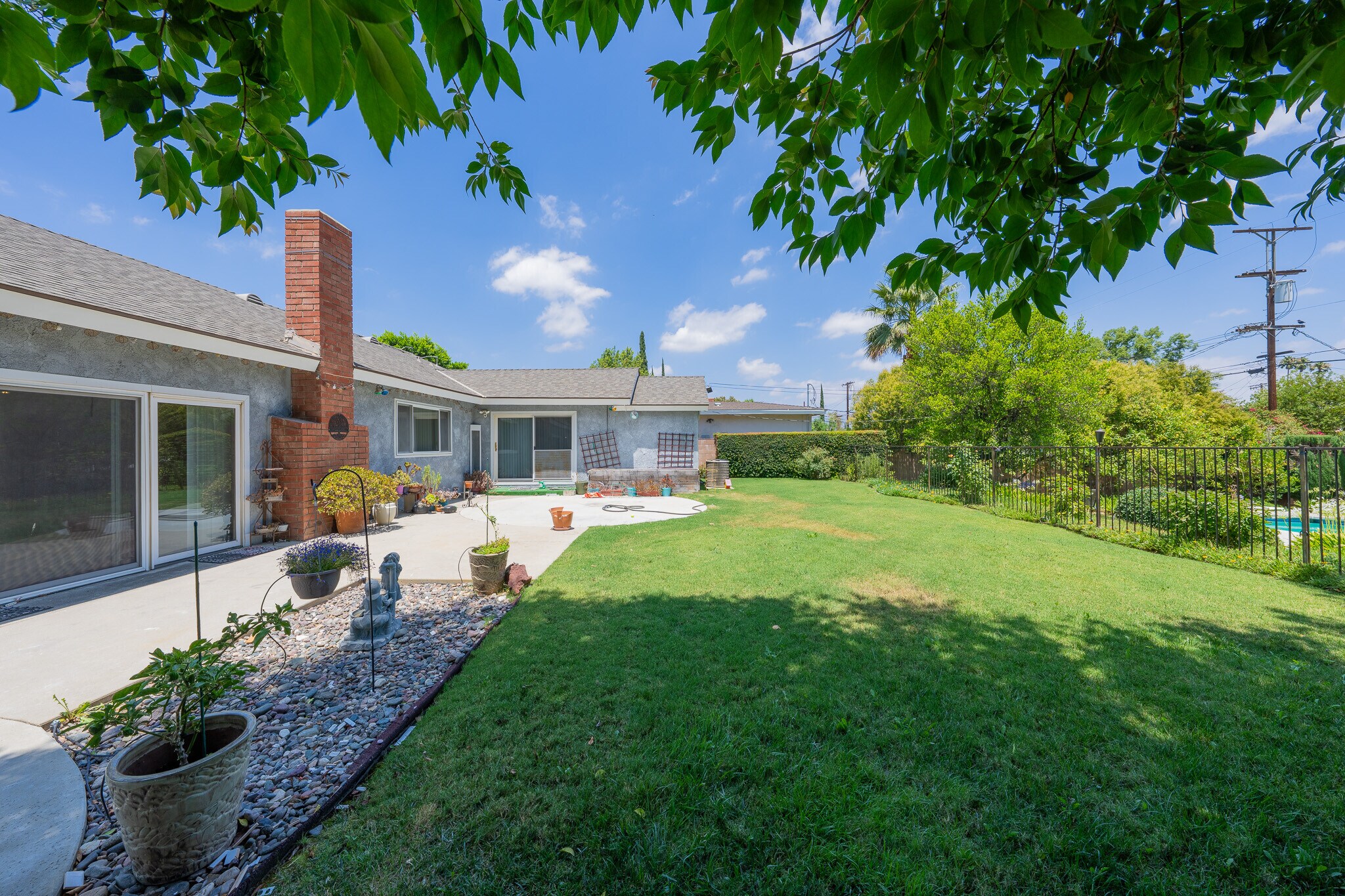 Building Photo - 7852 Bobbyboyar Ave
