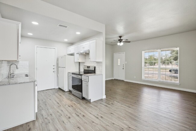 Building Photo - Beautiful Home in Leander