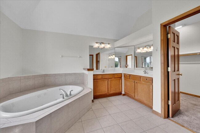 Building Photo - 24963 Heritage Oaks Dr