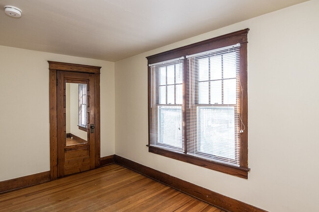 Building Photo - 112 Adams St