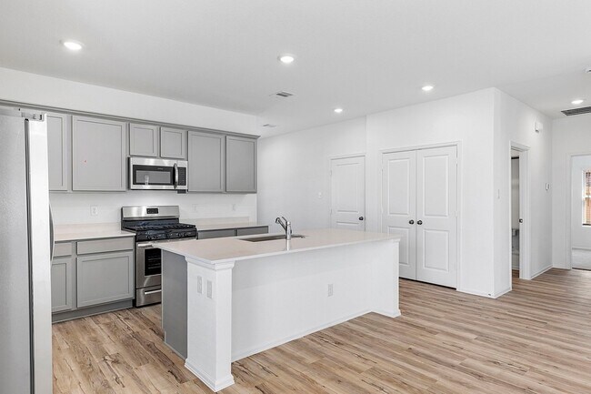 Building Photo - 31546 Beacon Cove Trl
