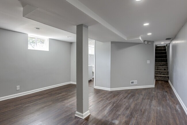Building Photo - 1240 S 15th St
