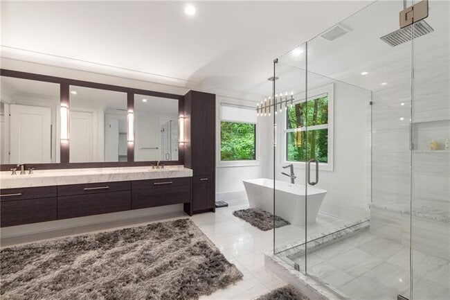 Building Photo - 306 Pinecrest Rd NE