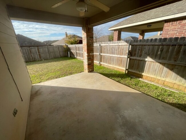 Building Photo - Spacious Home in Burleson ISD