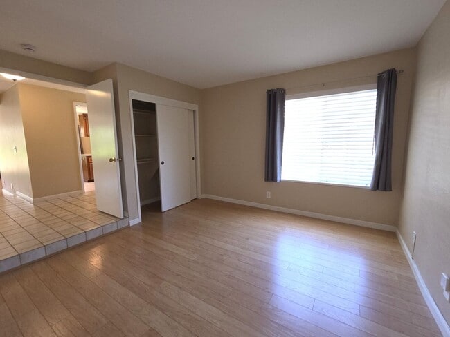 Building Photo - Scripps Ranch Beauty