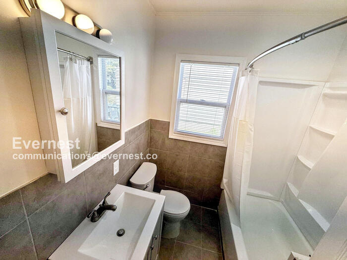 Building Photo - 831 4th Terrace W