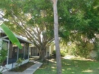 Building Photo - 456 7th Pl