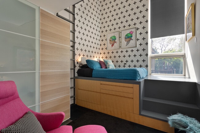 Building Photo - 1019 N Wolcott Ave