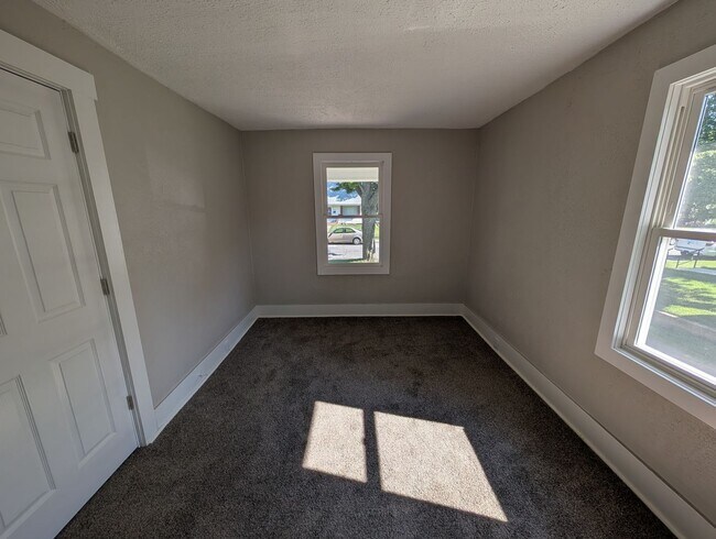 Building Photo - Completely Renovated 3-Bedroom, 1-Bathroom Home – $1,200/Month | Accepting Section 8