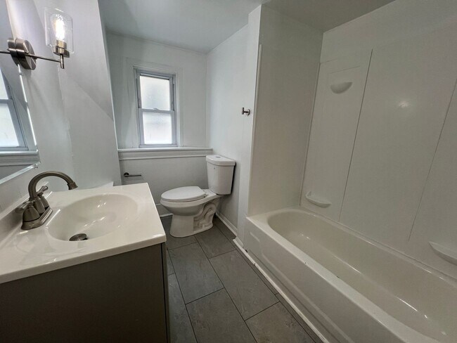 Building Photo - 229 Amber St