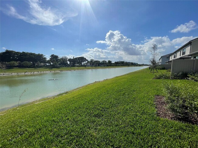 Building Photo - 2112 Appleton Cir S