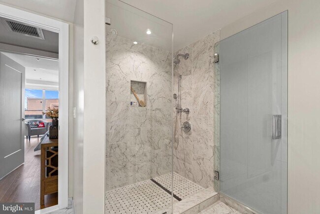 Building Photo - 925 N Fairfax St