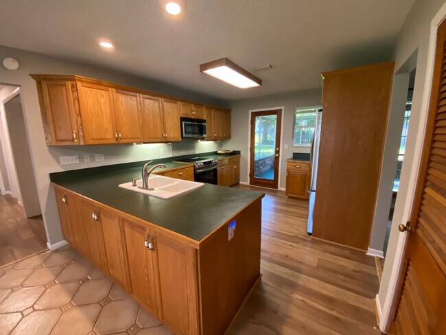 Building Photo - Dream Coastal Living in Neptune Beach!