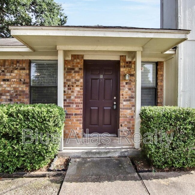 Building Photo - 916 Hilltop Dr