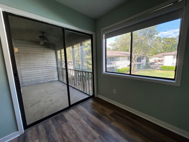 Building Photo - 2BR/2BA Condo close to Wrightsville Beach ...