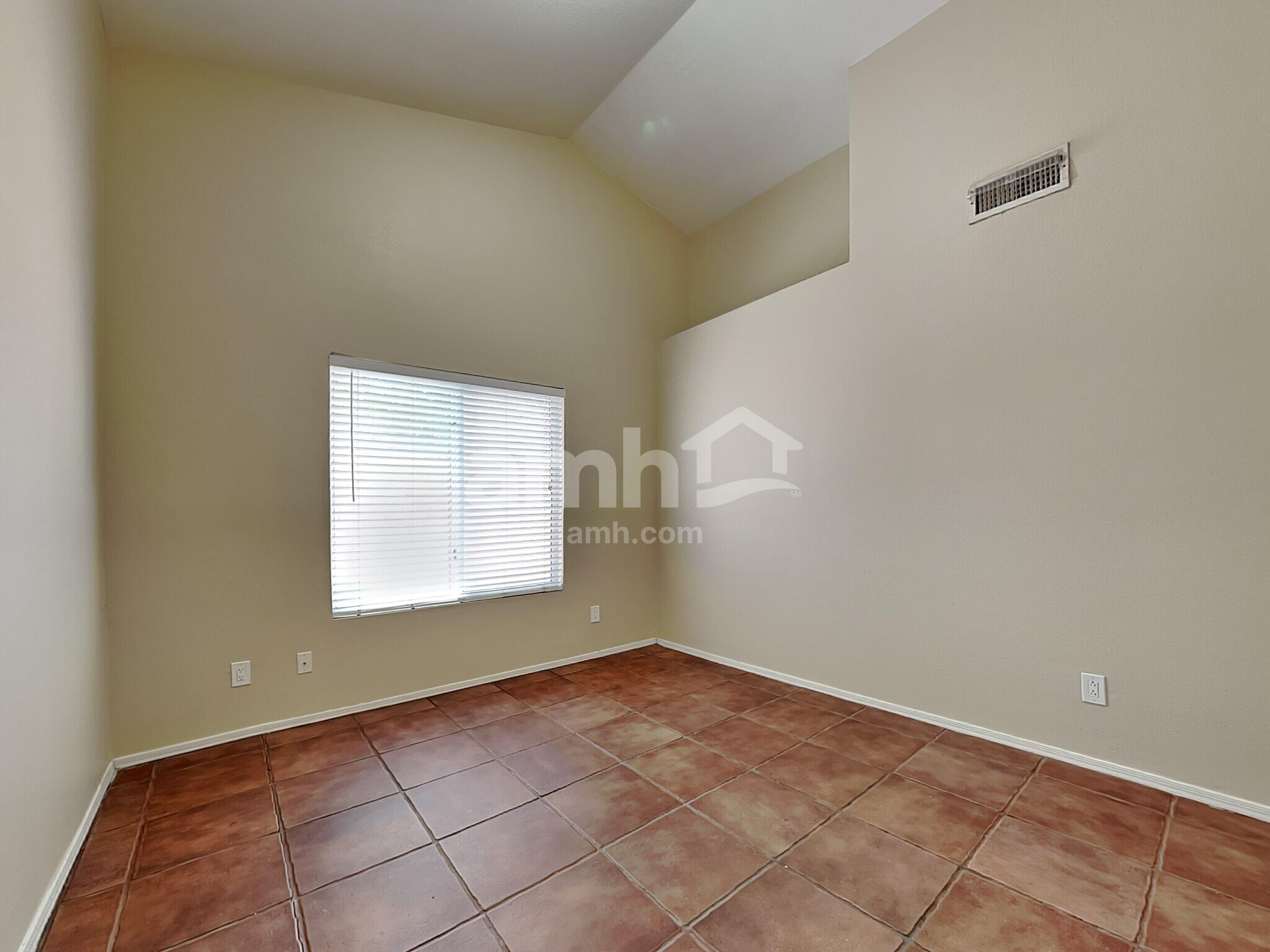 Building Photo - 1214 E Artesian Way