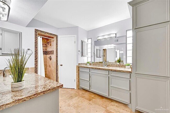 Building Photo - 817 Cimarron Dr