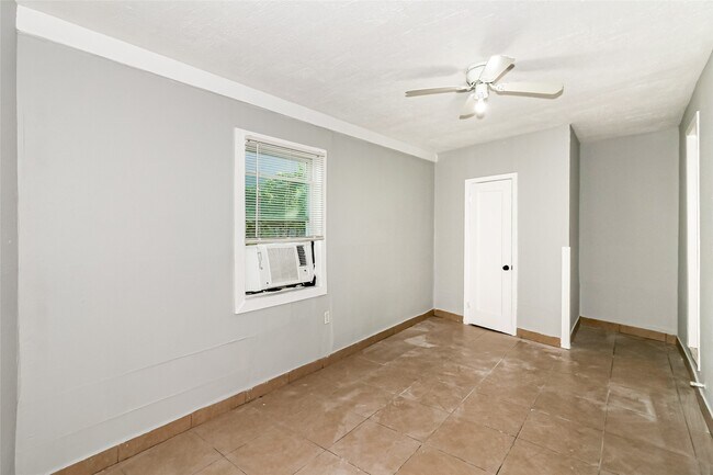 Building Photo - 4610 Schroeder St