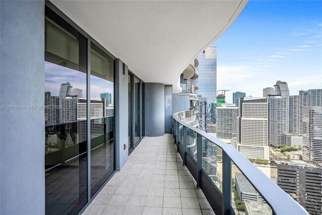 Building Photo - 1000 Brickell Plaza