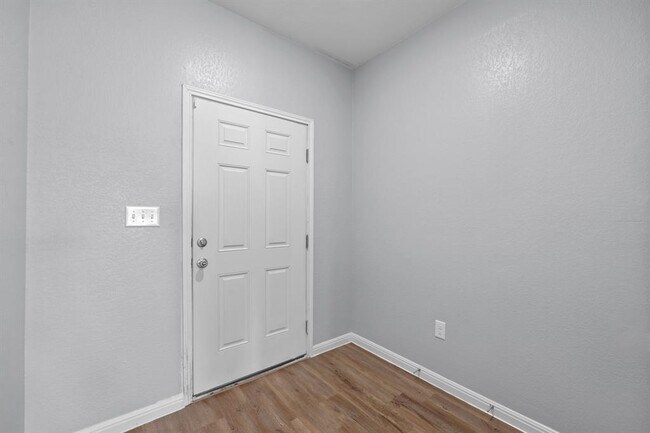 Building Photo - 320 Bell Rings Dr