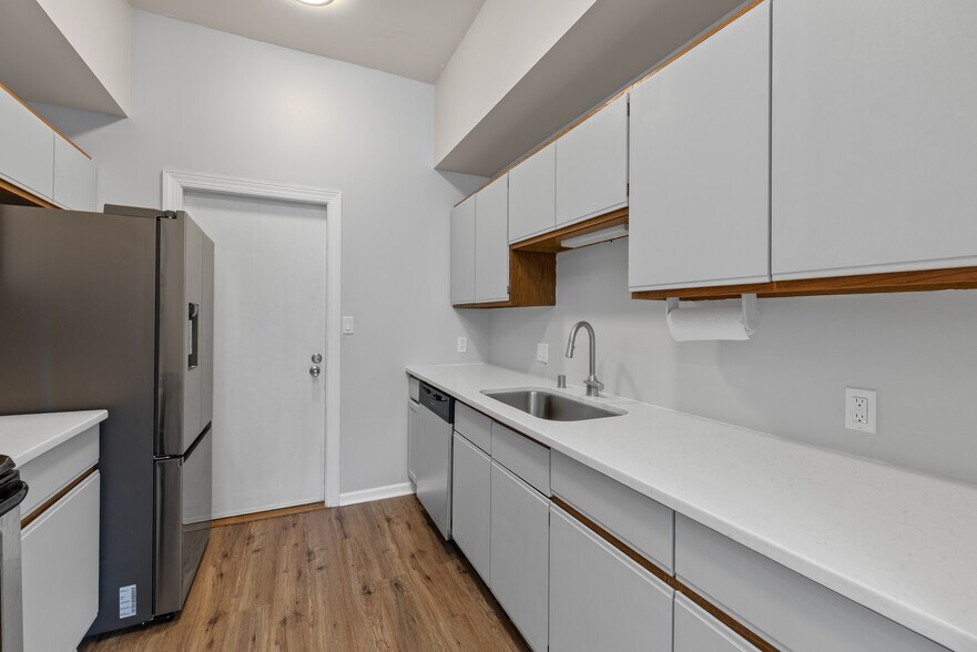 Building Photo - 1740 N Arlington Pl