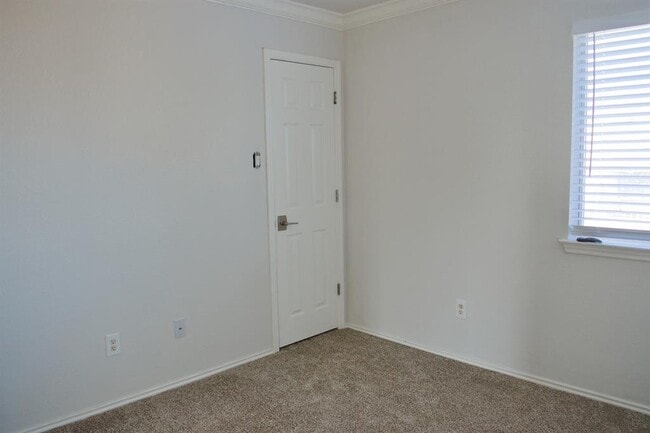 Building Photo - 1708 Darjeeling Dr