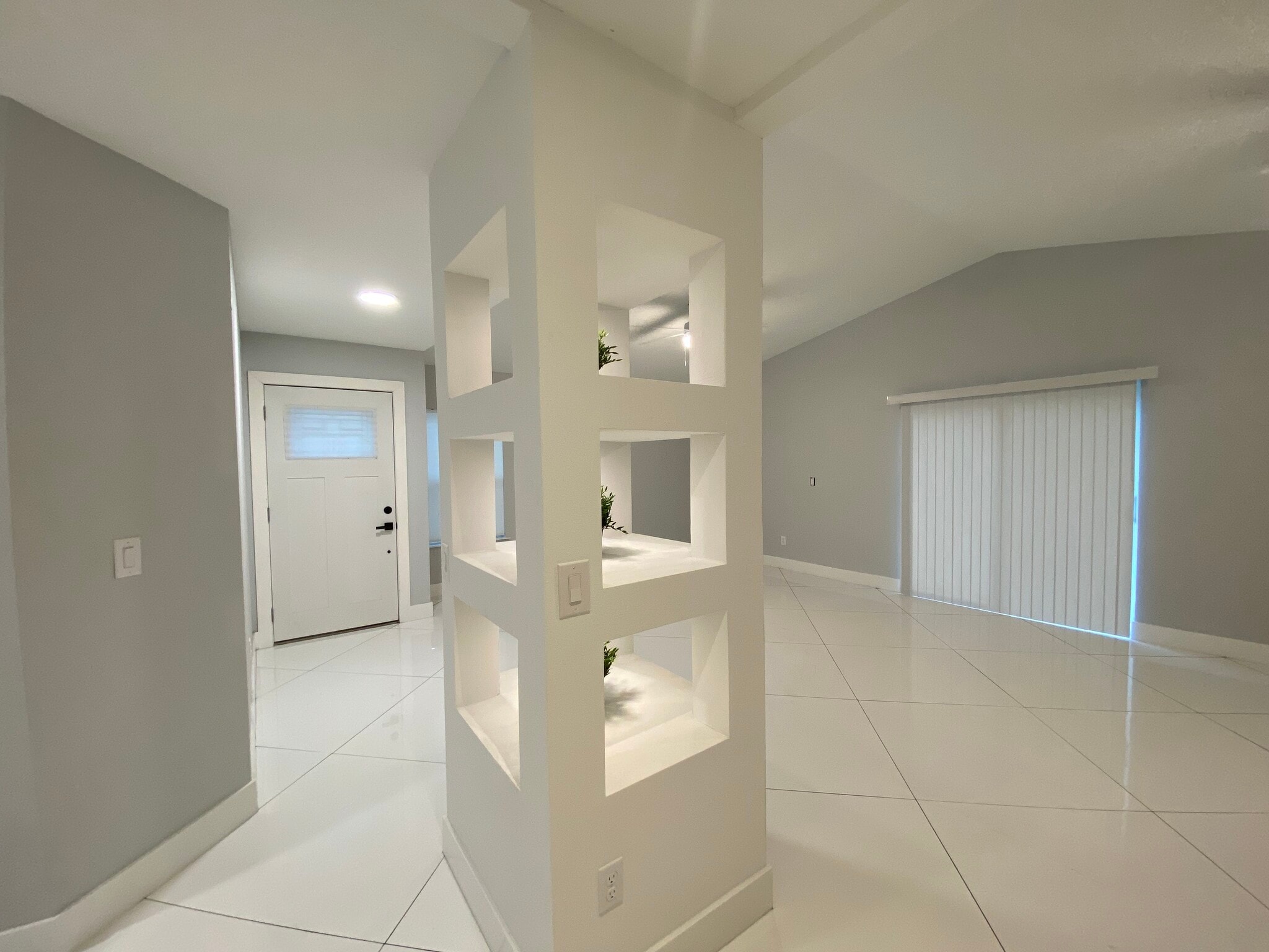 Building Photo - 2032 Gregory Dr