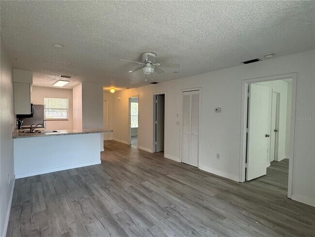 Building Photo - 6428 Hamlet Dr