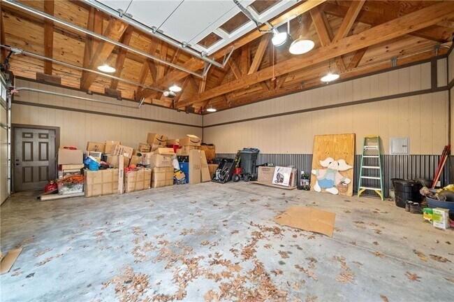 Building Photo - 5281 Laurel Ln