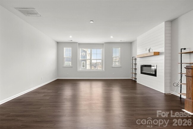 Building Photo - 6985 Waterstone Dr