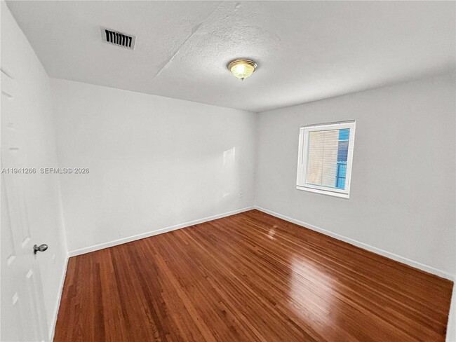 Building Photo - 1575 SW 12th Ave