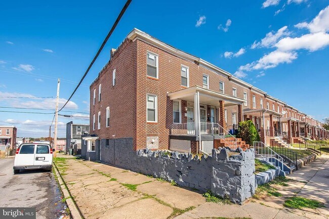 Building Photo - 3300 Ravenwood Ave