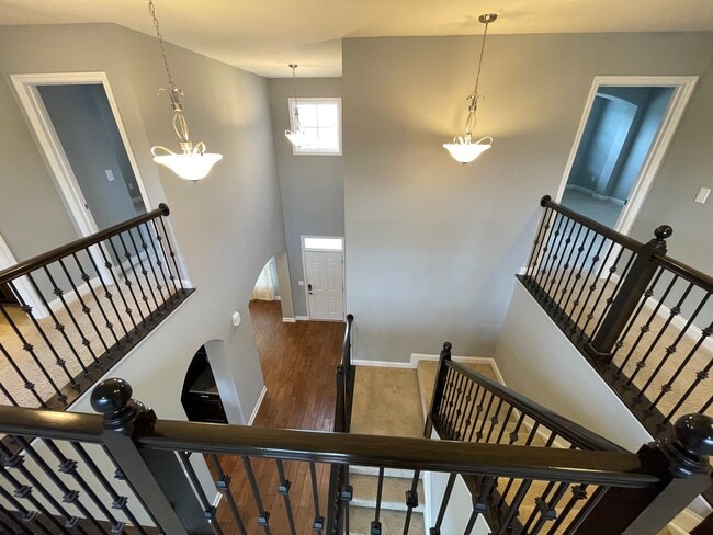 Building Photo - Large Home East Jefferson For Rent