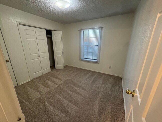 Building Photo - SE 4th St #103