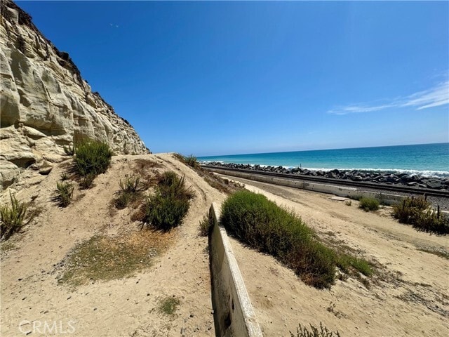 Building Photo - 210 Avenida Calafia