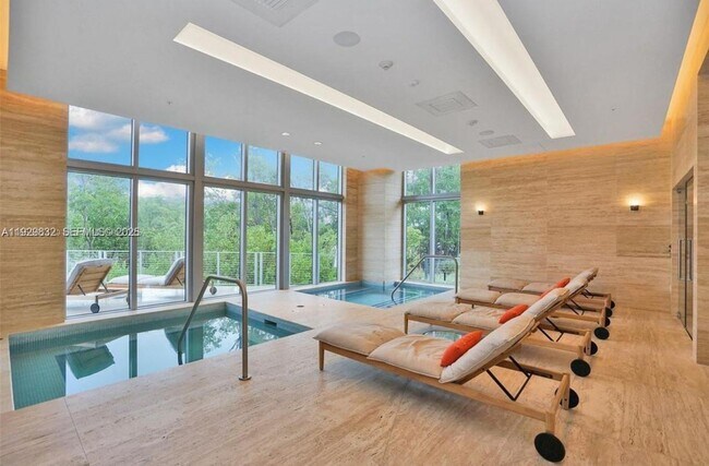 Building Photo - 16385 Biscayne Blvd