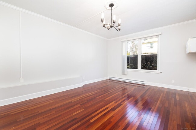 Building Photo - 949 Pleasant Valley Rd