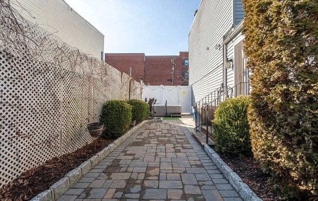 Building Photo - 148.5 Union St