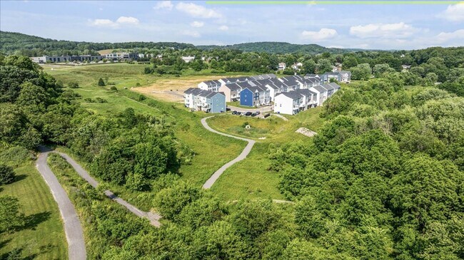 Building Photo - Beautifully UPDATE Townhome FOR LEASE