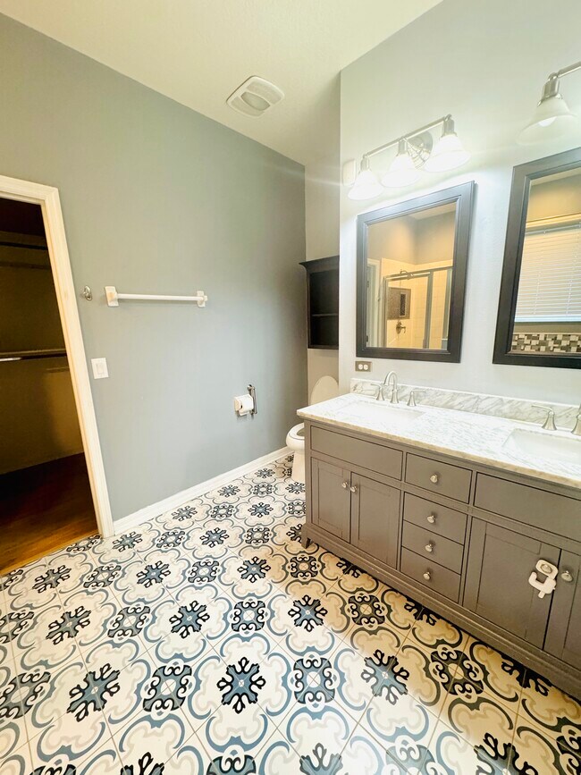 Building Photo - 519 Bottlebrush Loop