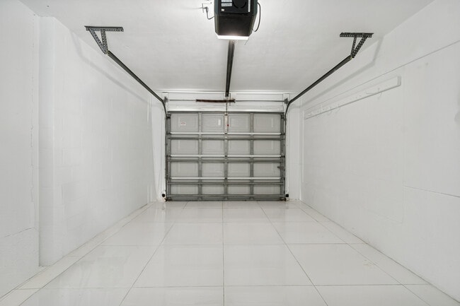 Building Photo - 455 81st Ave