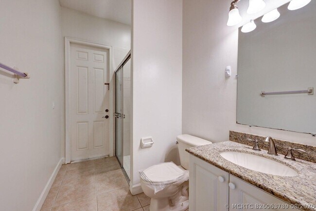 Building Photo - 833 SW Vineland Ct