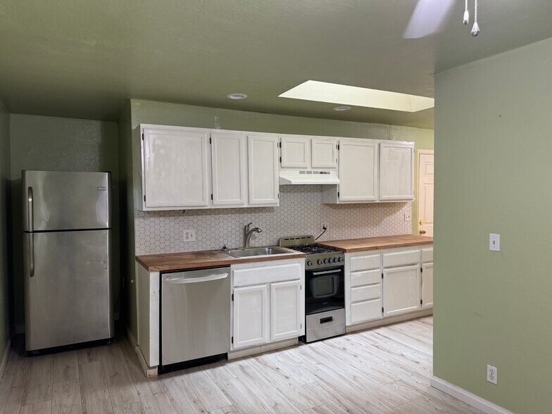 Building Photo - 852 Kellogg Ave