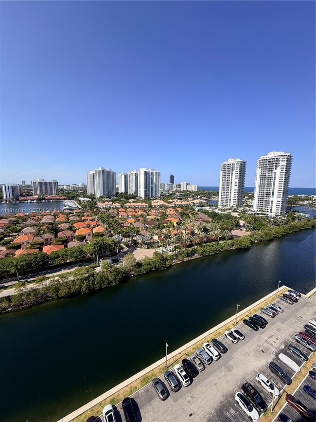 Building Photo - 3701 N Country Club Dr