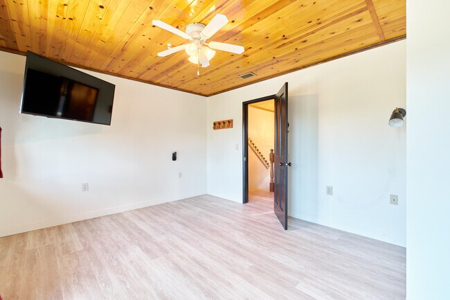 Building Photo - 509 Wallace Ln