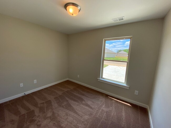 Building Photo - Terrific Home for Rent in Talladega, AL!!!...