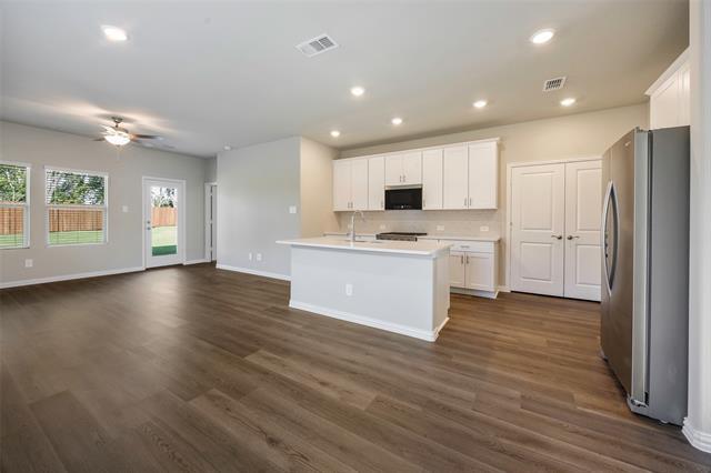 Building Photo - 4018 Sandstone Dr