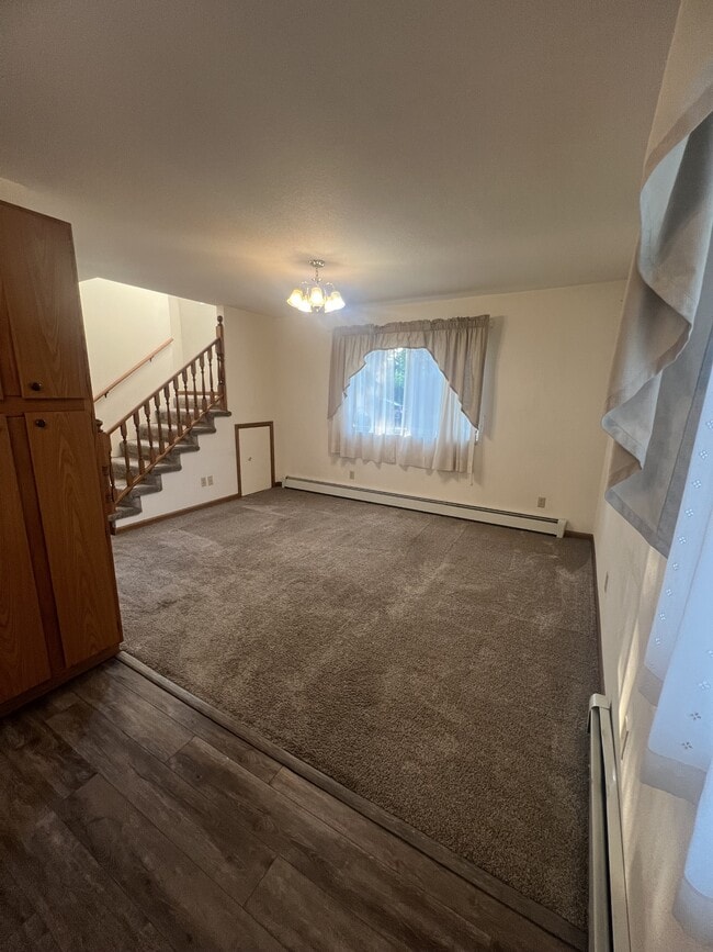 Building Photo - 201 W Geyser St