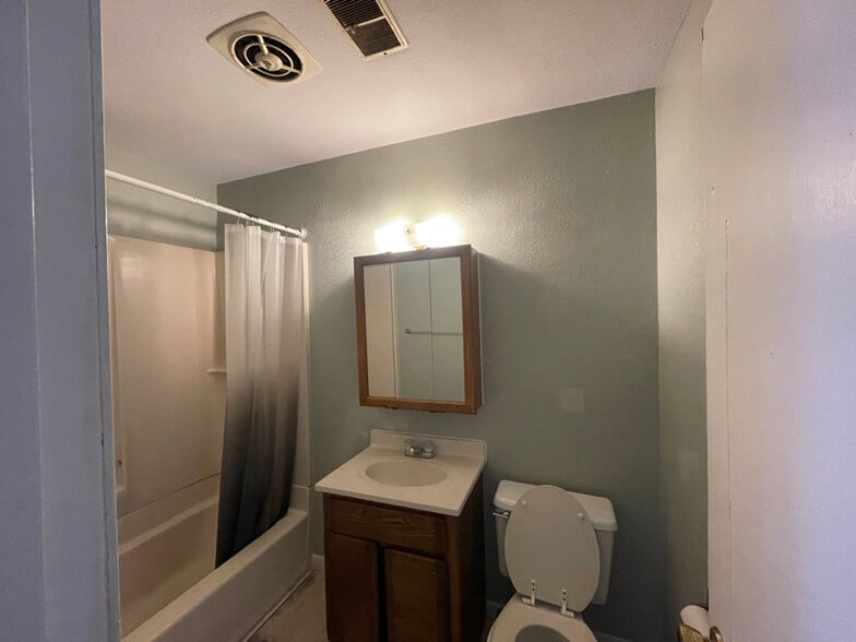 Building Photo - 414 E Madison St