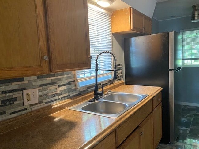 Building Photo - Two bedroom, one bath home located in Dayton*